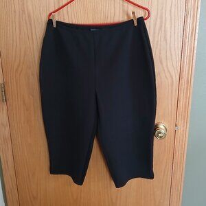 Like New Black Relativity Stretch Women's Peddle pusher To The Knee Size L